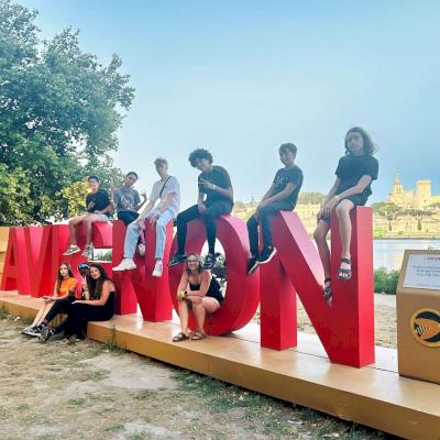 TOUS-EN-SCENE-FESTIVAL-D'AVIGNON
